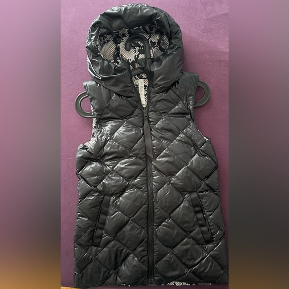 Lulu lemon reversible vest - size 4 - excellent condition - Picture 5 of 8